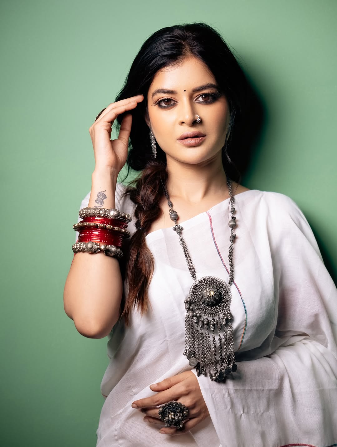 Madhumita Sarcar is redefining traditional chic–no crown needed when your accessories already say “fashion royalty.”