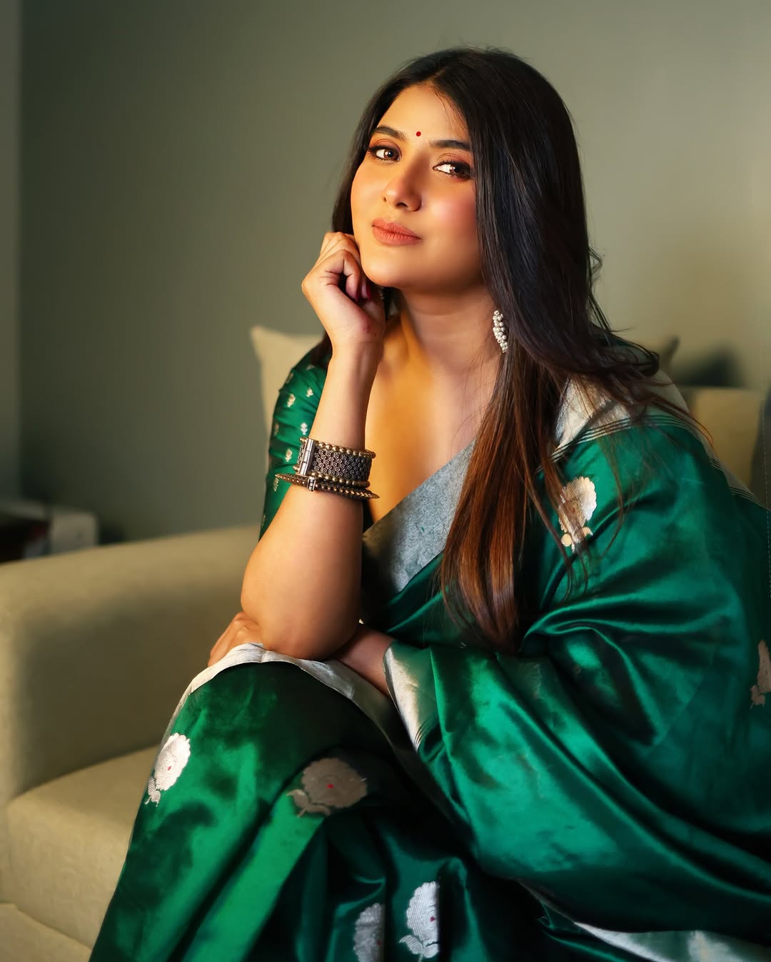 Who knew a green saree could throw this much shade-Parnomittra clearly did