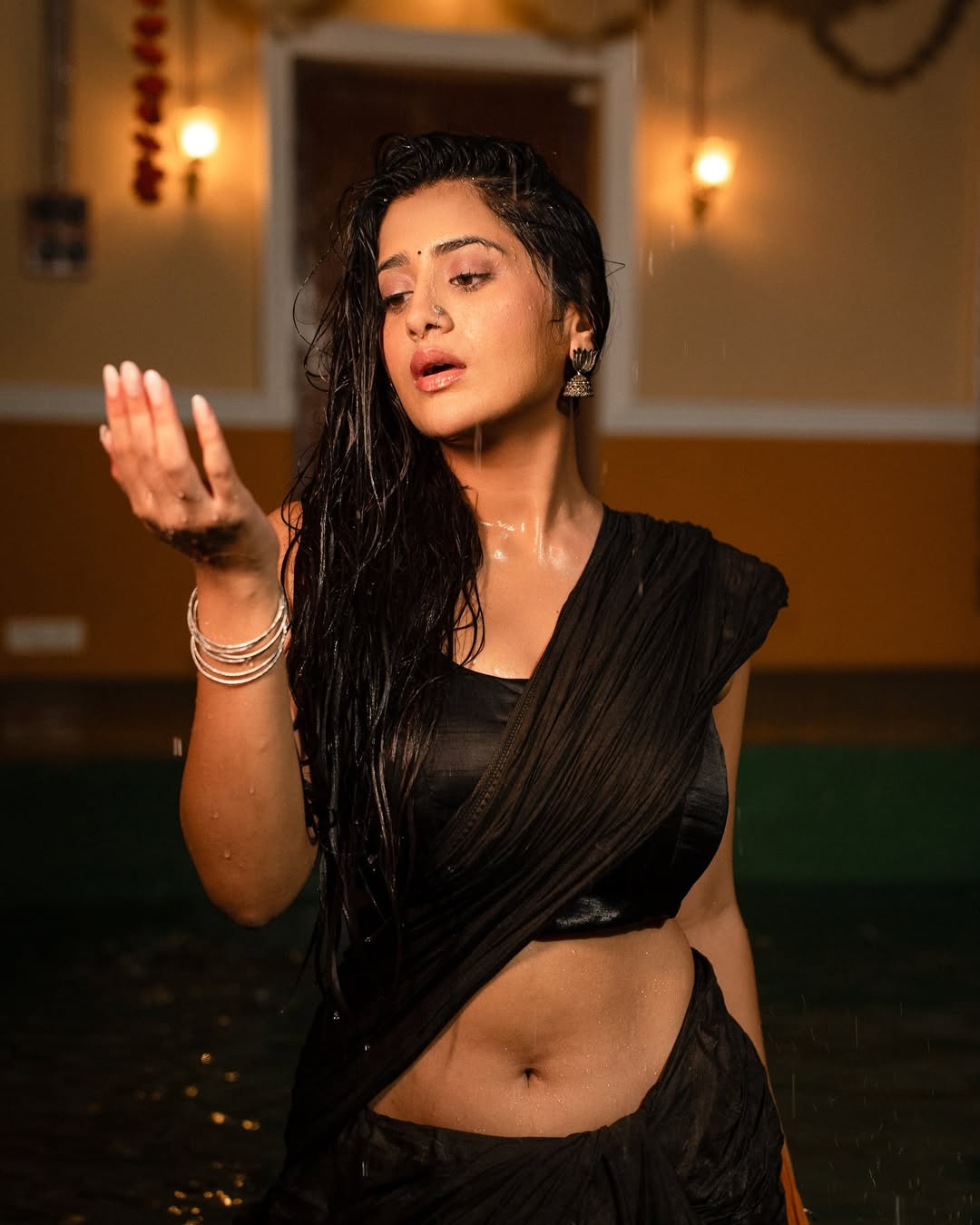 When Raashi Singh steps in, even the water knows it’s time to shine-charm, confidence, and a whole lot of glam