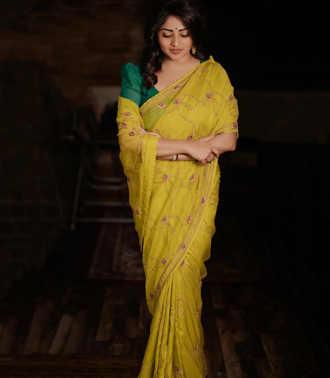 Rachita Ram's glow in that yellow saree is so radiant, even the dark backdrop fades in comparison–serving sunshine vibes with effortless elegance
