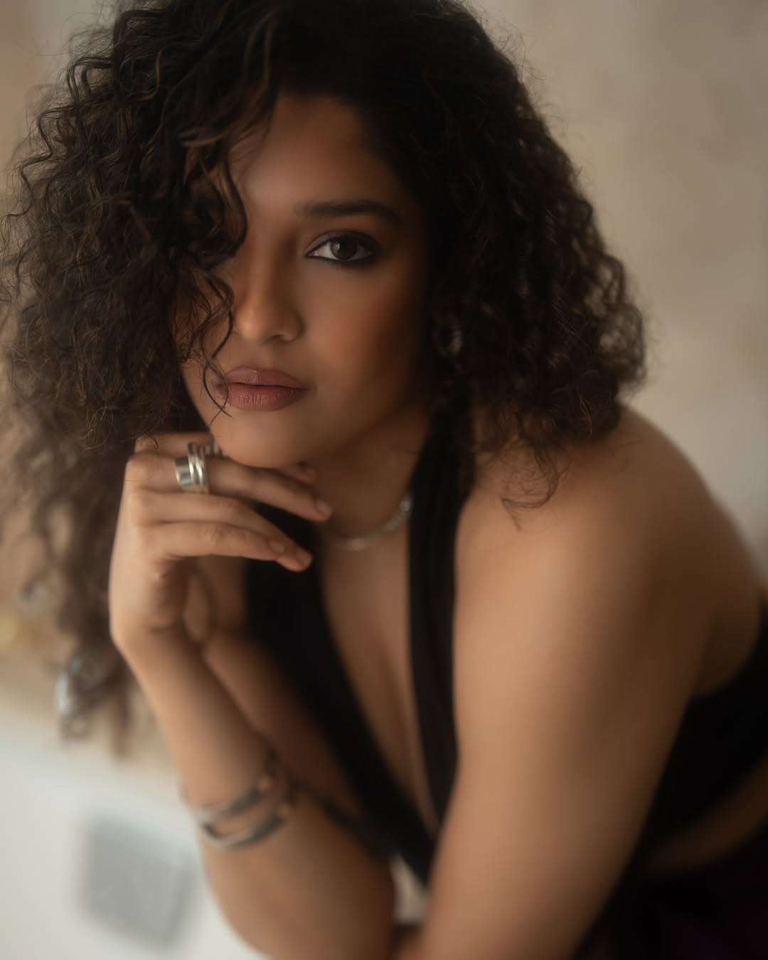 With those bold curls and fearless flair, Ritika Singh makes one thing clear: she didn’t just show up, she showed up in style–with sass to spare