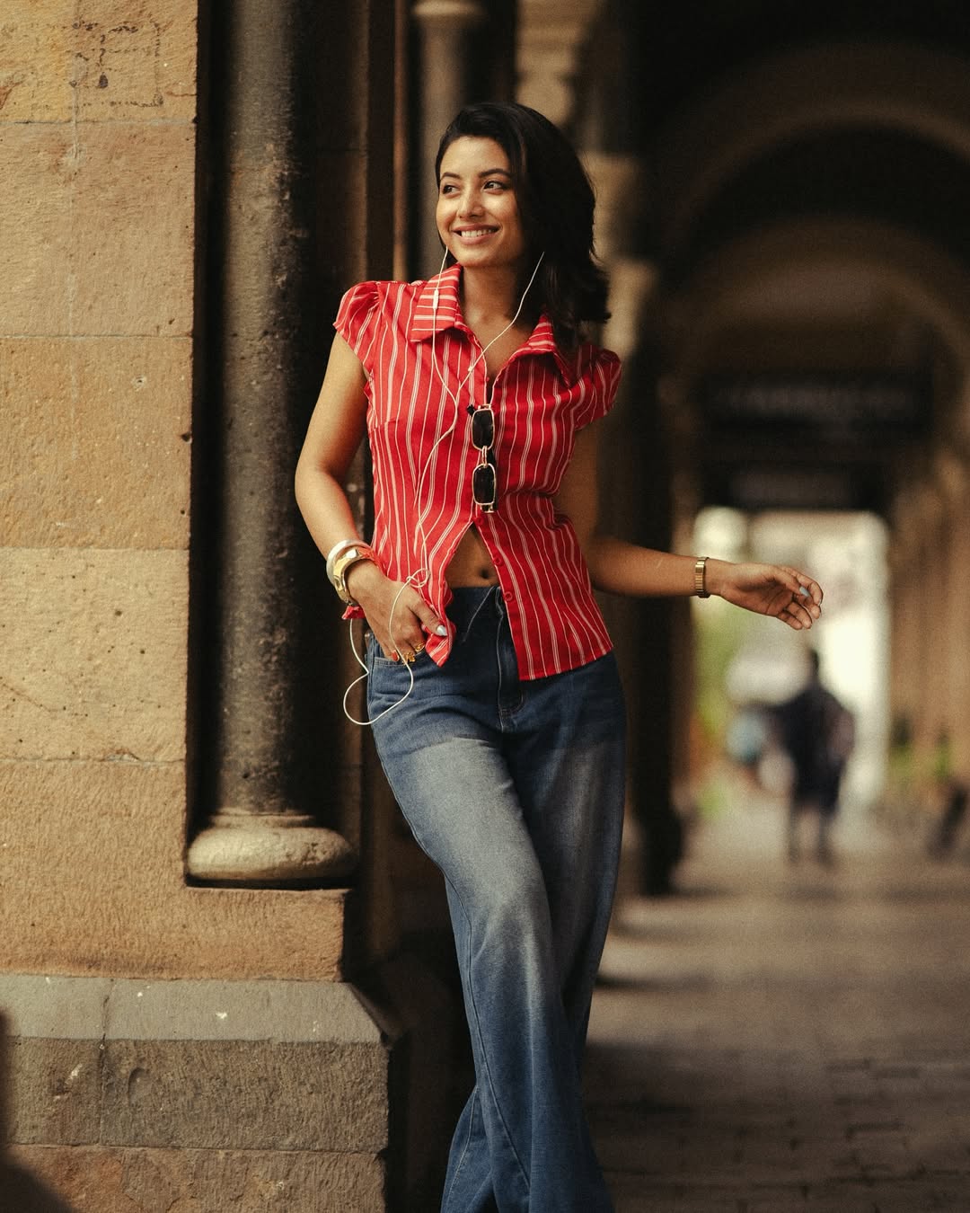 Surabhi Das is nailing the ‘effortlessly cool’ vibe-headphones in, attitude on, playlist optional