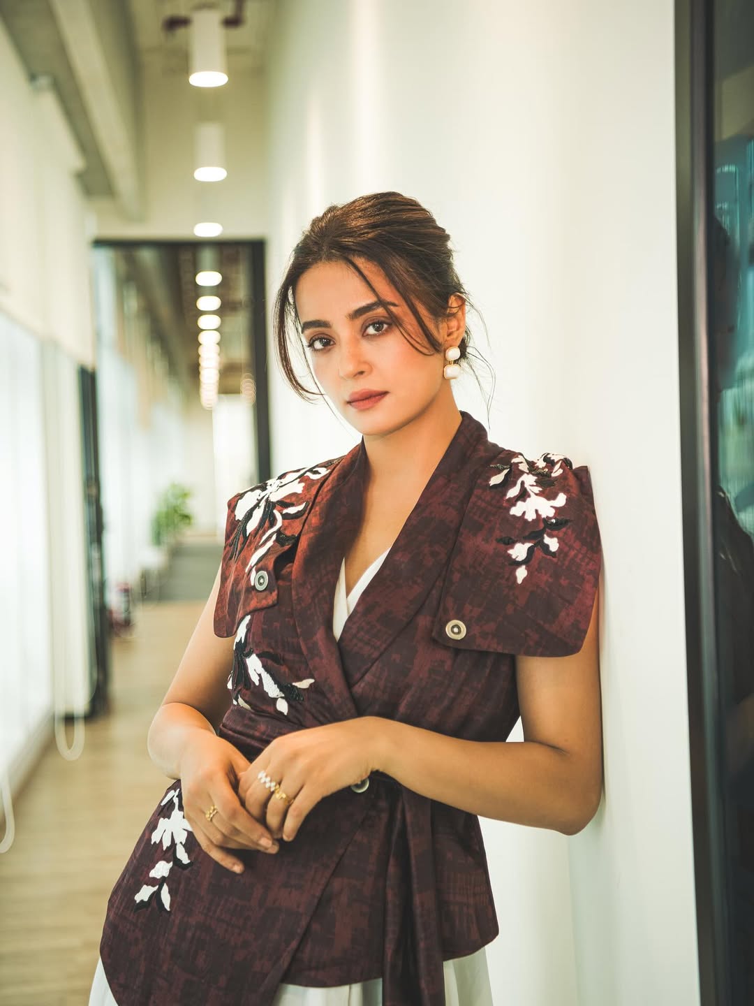 Power dressing, but make it heart-stealing–Surveen proves a blazer isn’t just business, it’s bold, brilliant, and runway-ready