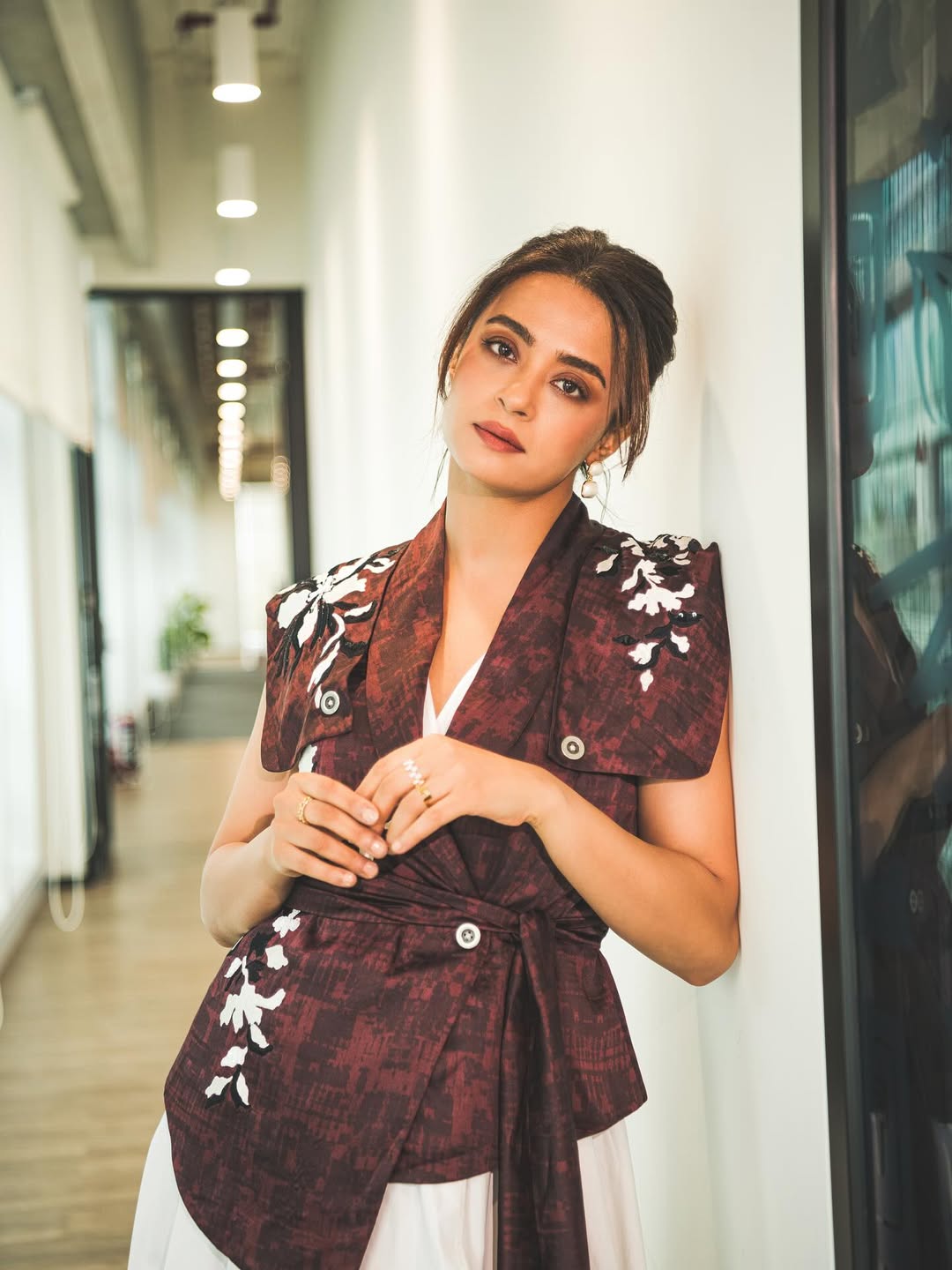 Rocking that power blazer like she’s closing deals and turning heads–Surveen’s coffee break just became couture