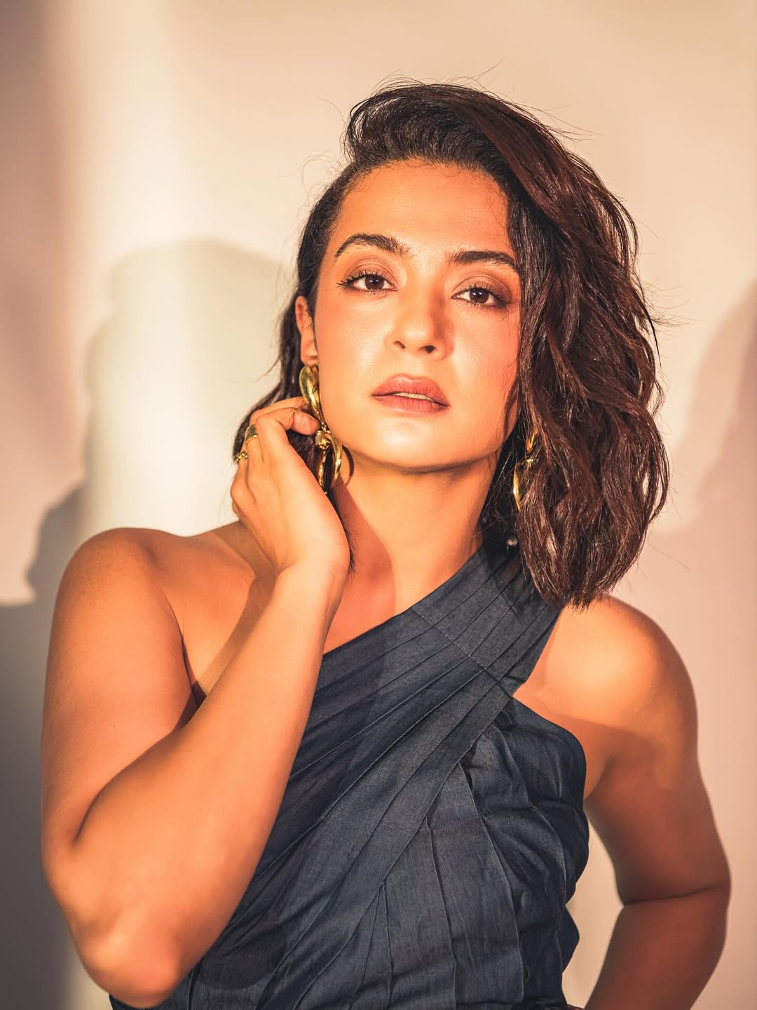 Surveen Chawla turning glam all the way up–part fashion icon, part 