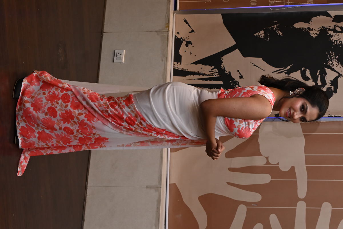 Swasika’s floral saree turns heads with its vibrant palette and refined drape–an exquisite example of fashion meeting finesse