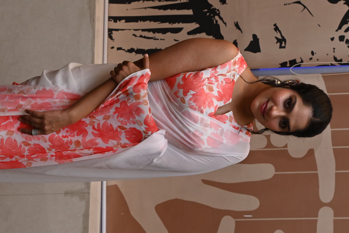 Draped in coral and white hues, Swasika brings out the best in minimal elegance–looking every bit the cover star of a fashion editorial