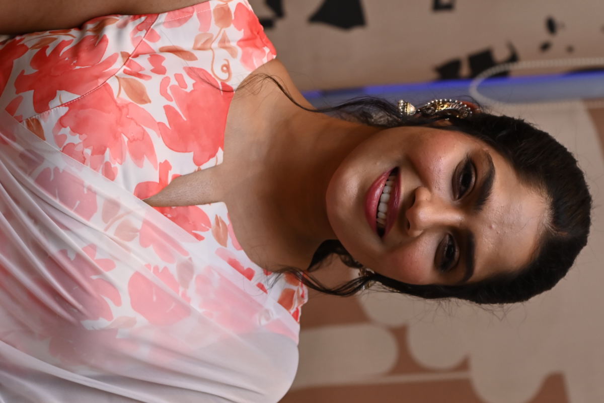 With a radiant smile and picture-perfect styling, Swasika adds effortless charm to her ethnic look–proving that poise and beauty go hand in hand