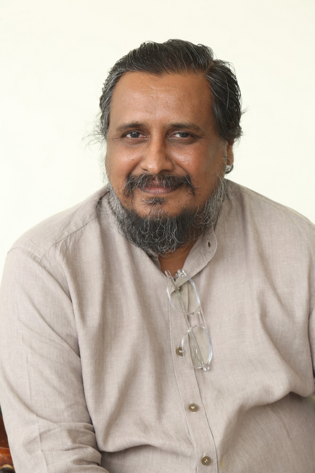 Venu Sriram in his easy-going beige kurta, making it clear that when confidence meets cool, even simple style can steal the entire frame – no VFX needed