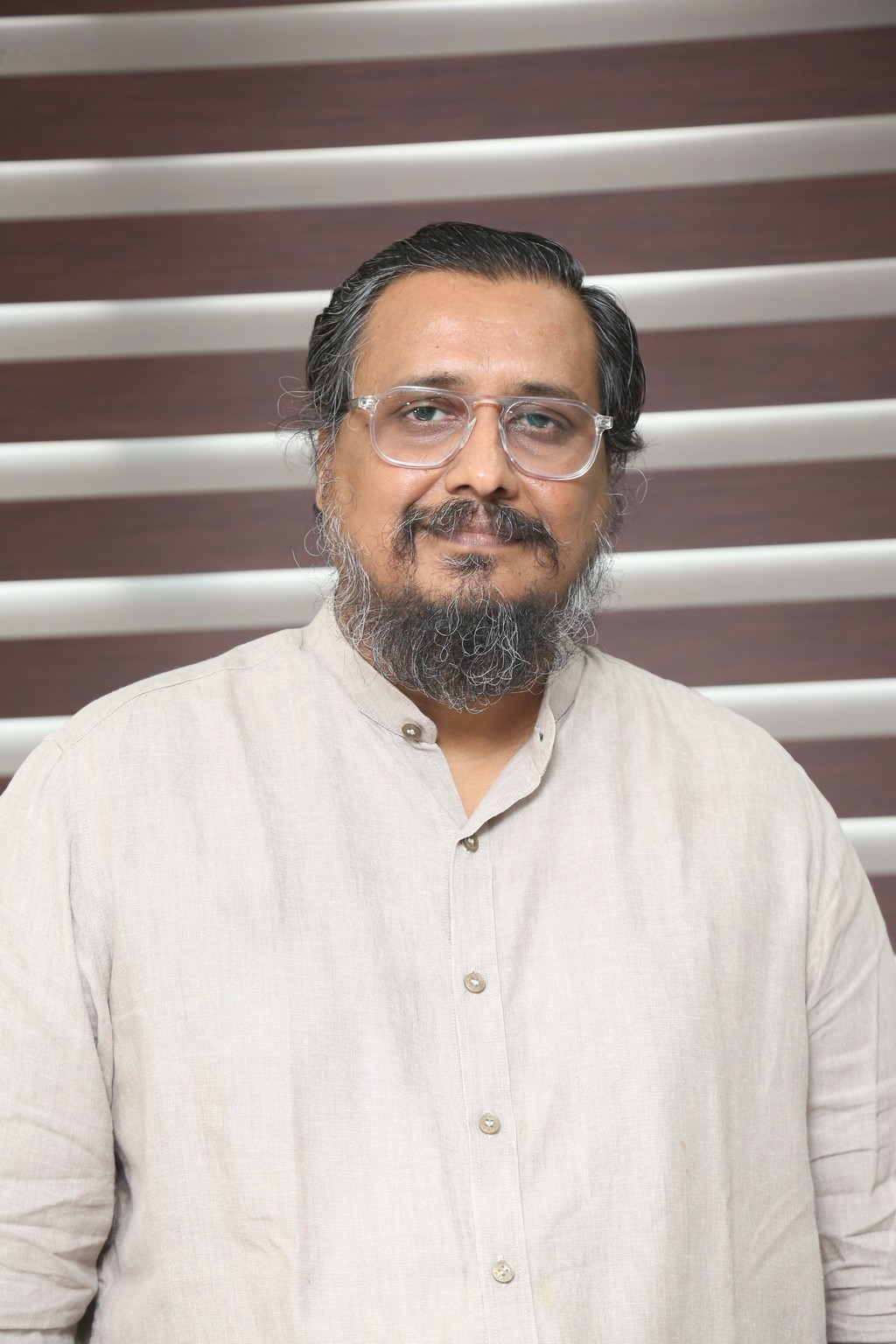 Venu Sriram’s beige kurta and knowing grin say it all: the best special effect is charisma, and he’s got it in every scene