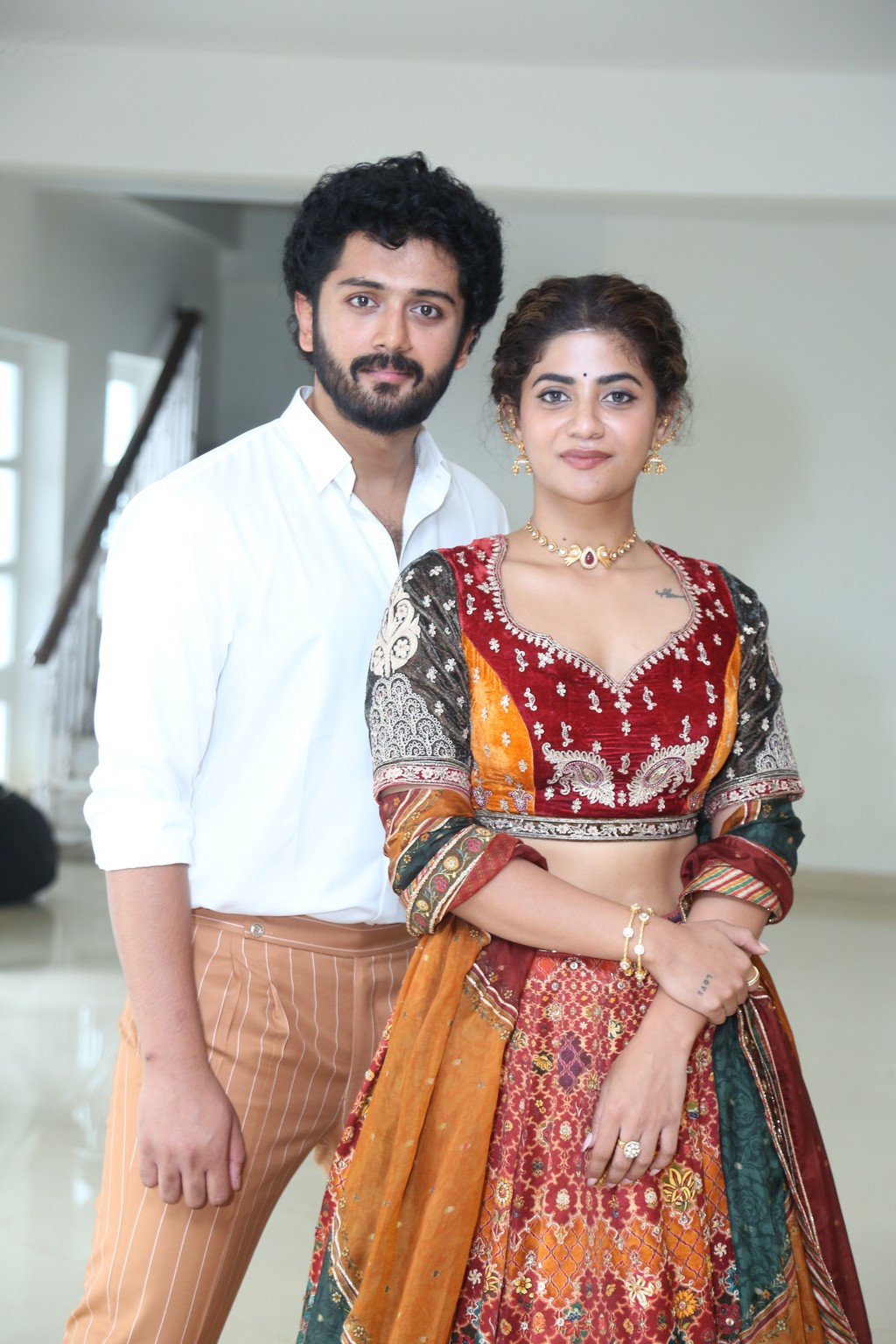 Abhignya and Charan struck a stylish pose during the media shoot, radiating chemistry and excitement for the show’s launch
