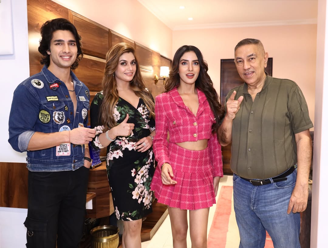 Aayush Kumar, Aakaisha, Natasha Fernandez, and director Suneel Darshan captured together.