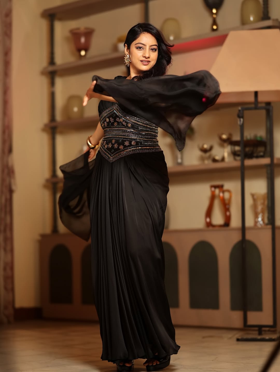 Deepika Singh effortlessly blends elegance with a dash of drama–her black ensemble proves that sophistication can also be a statement, with just a hint of fun on the dance floor!