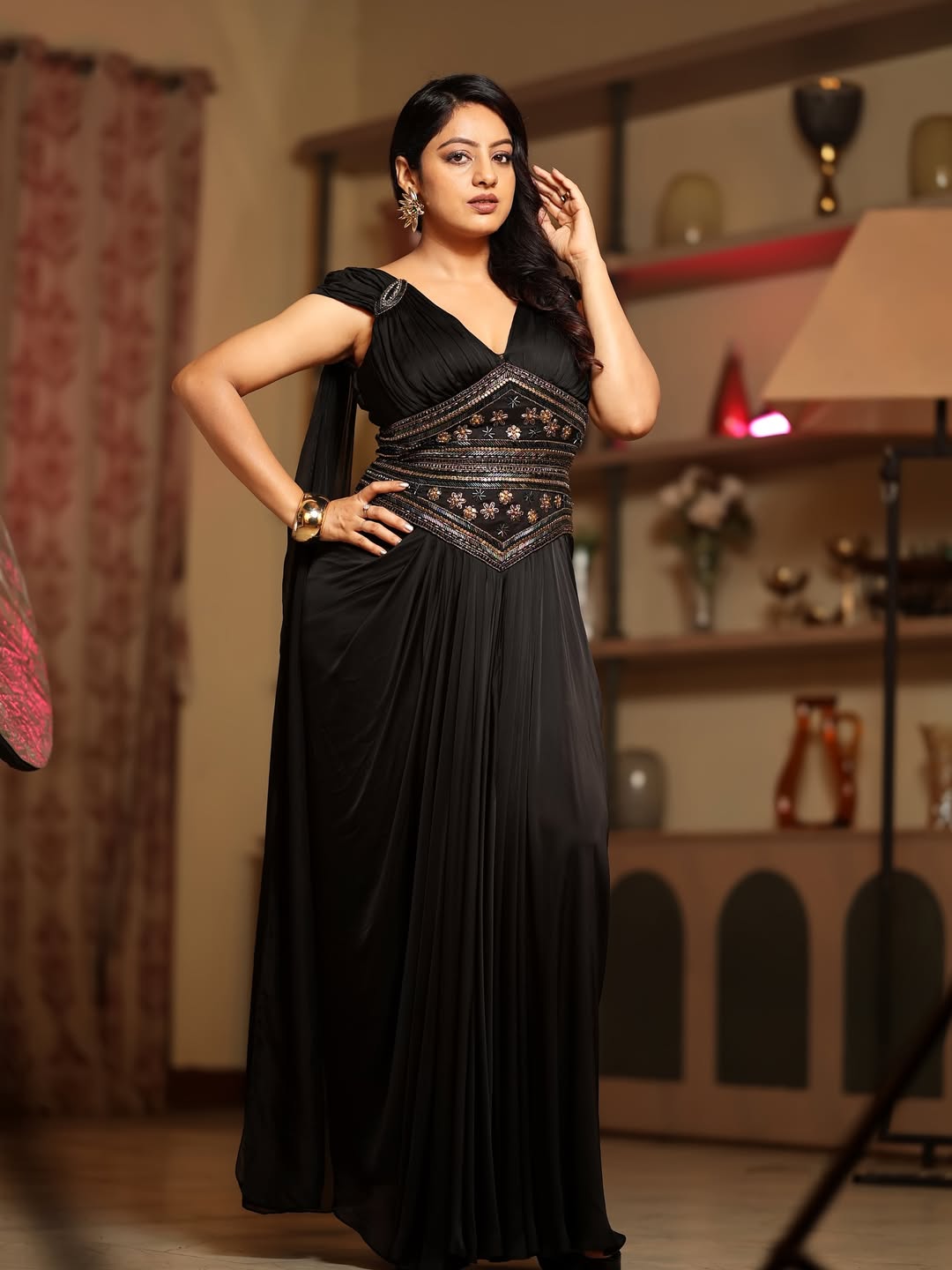 Deepika Singh in a sleek black gown proves that timeless elegance paired with a confident attitude is the perfect formula for stealing the spotlight–looking like a million bucks, with style that’s worth every penny!