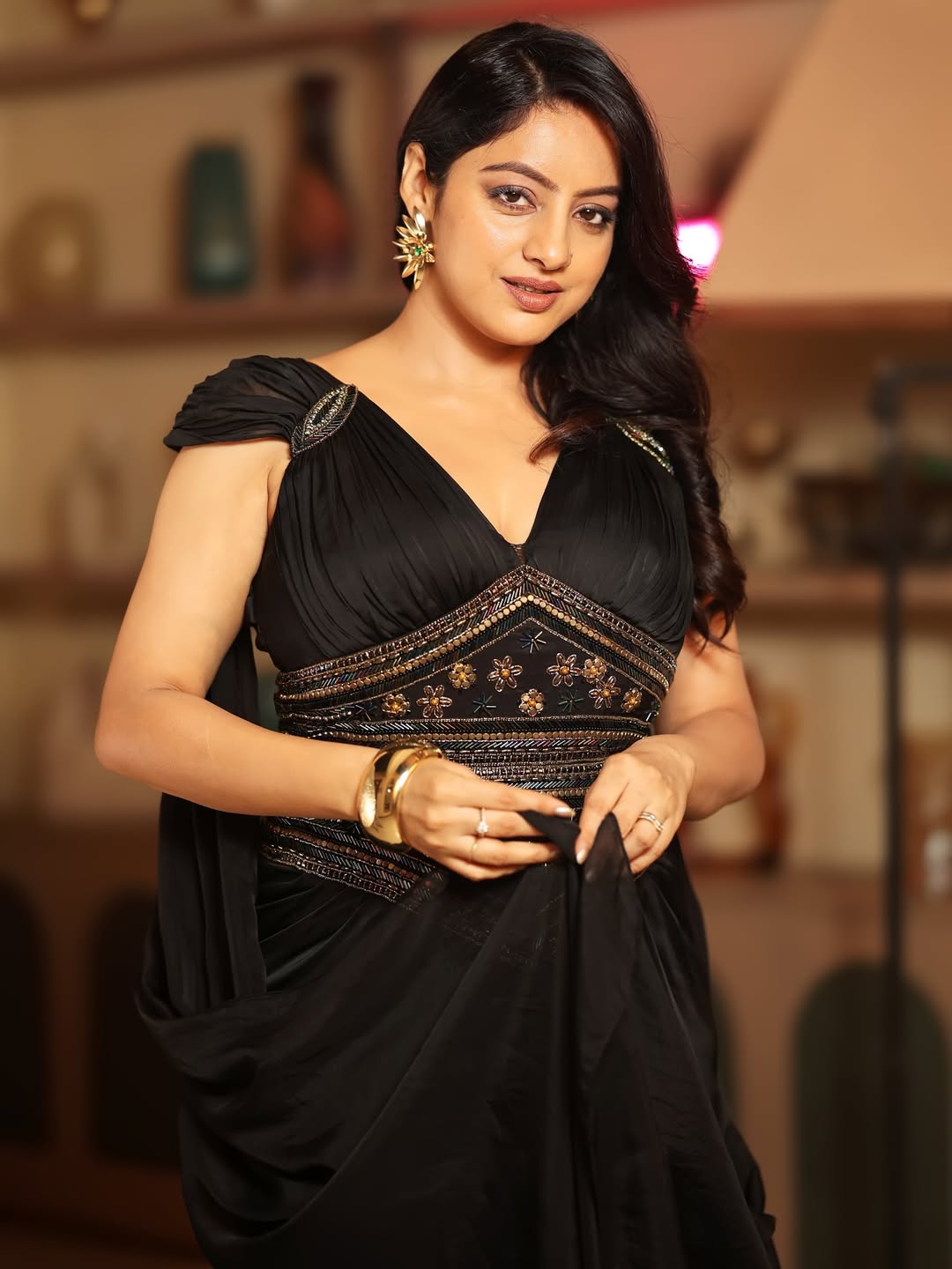 Deepika Singh proves that black is not just a color, but a statement–effortlessly elegant, with a touch of glamour and a whole lot of attitude!