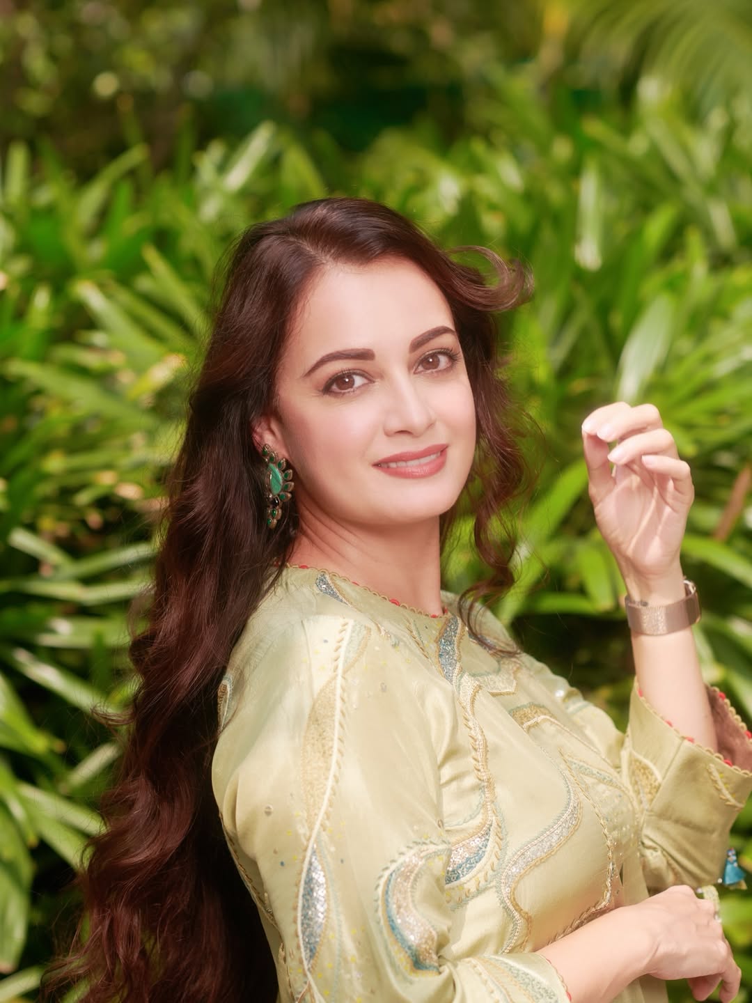 Elegance blooming amidst greenery–Dia Mirza’s timeless style proves that nature and sophistication make the perfect ensemble, with a touch of humor: “Who needs a garden when you can be the prettiest flower in the room?”