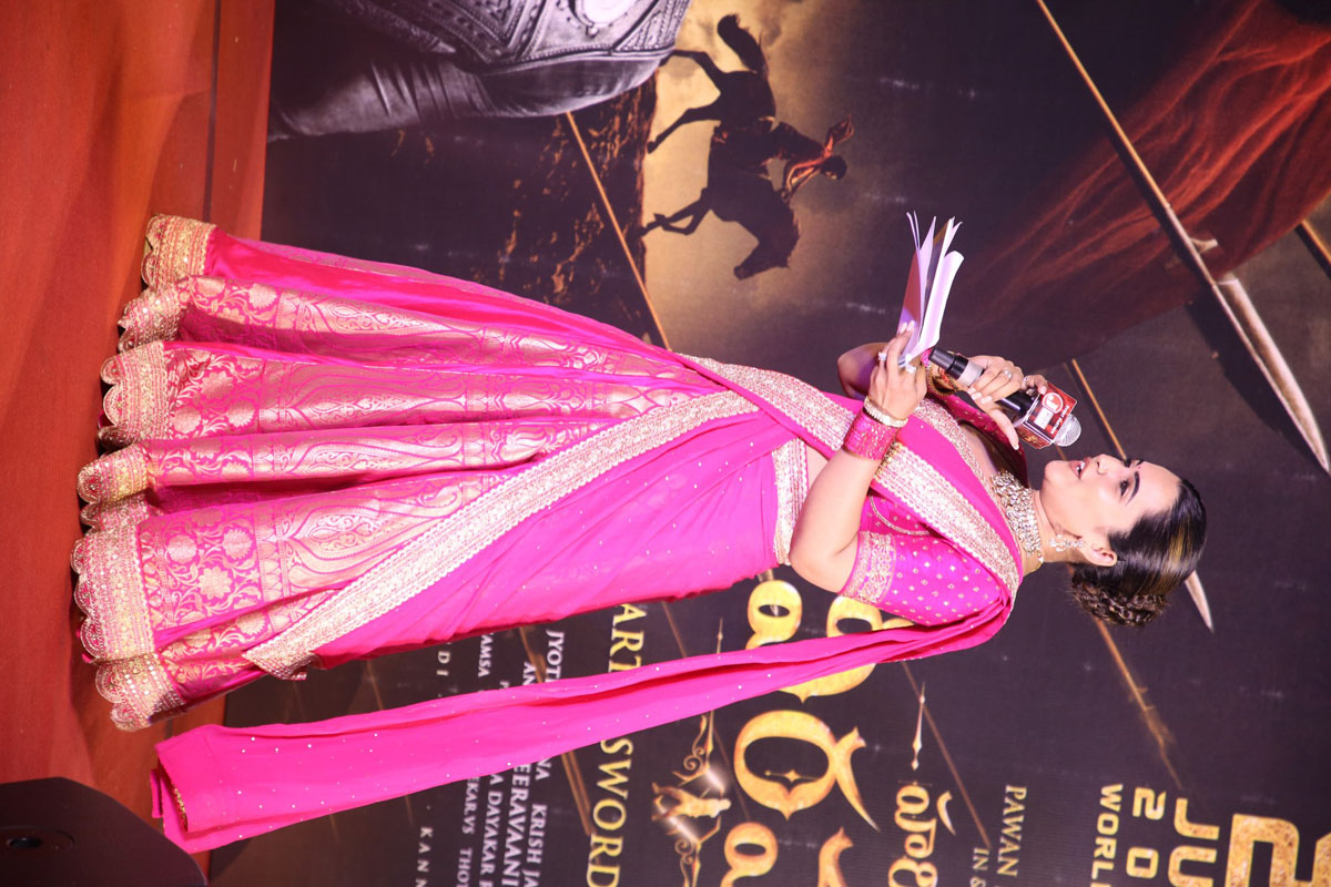 Anchor Sravanthi takes charge on stage, engaging the audience with her dynamic hosting