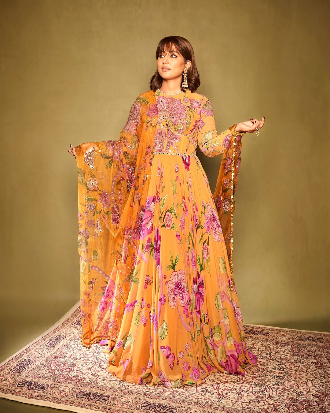 Floral finesse–tradition reimagined with fresh zest.