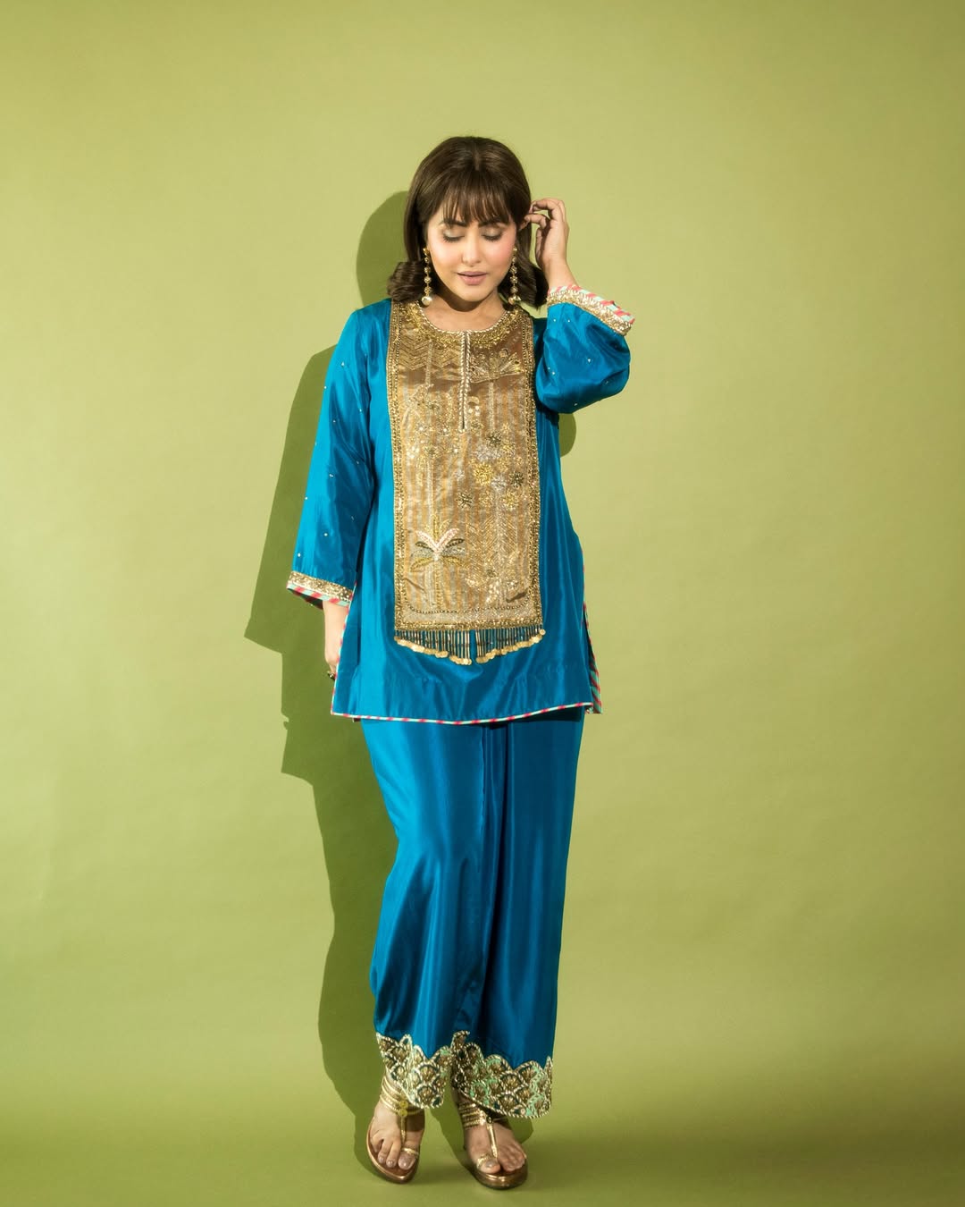 Turquoise tradition–grace wrapped in golden artistry.