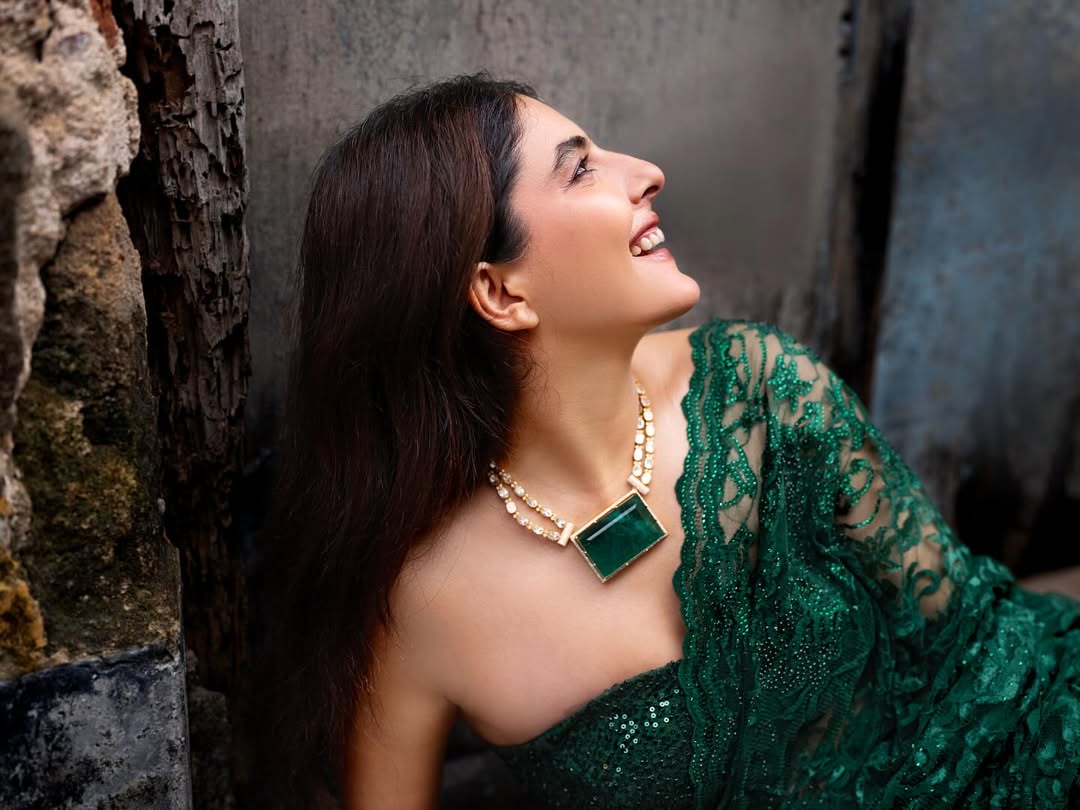 Emerald Elegance, Effortlessly Worn