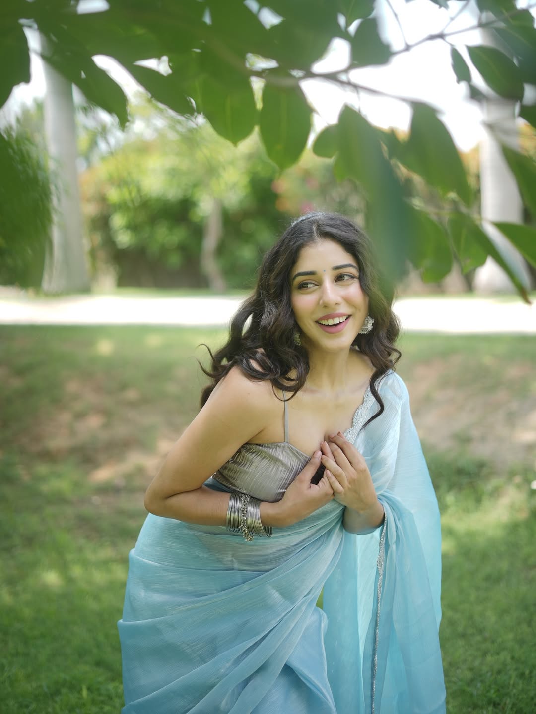 Jasmin Bajwa effortlessly blending grace and charm in a stunning saree–proof that elegance and a dash of playful humor can make any moment picture-perfect!