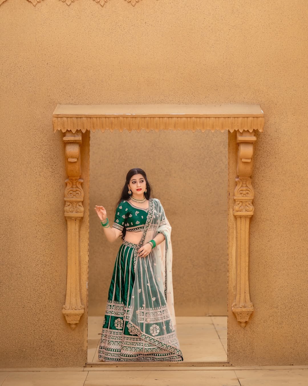 In her traditional splendour, Kanduri Sudha shows off the ultimate mix: elegance with a confident “watch me own this” vibe.