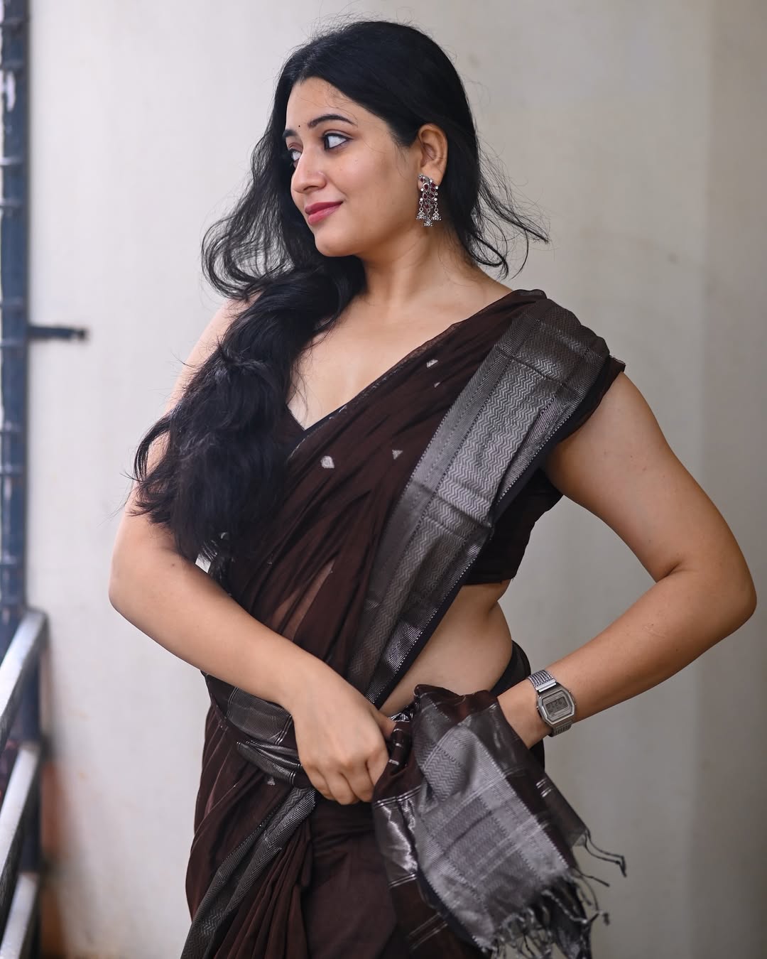 Kanduri Sudha reimagines tradition with a twist–who knew a saree could carry so much sass and sheer “wow” factor?