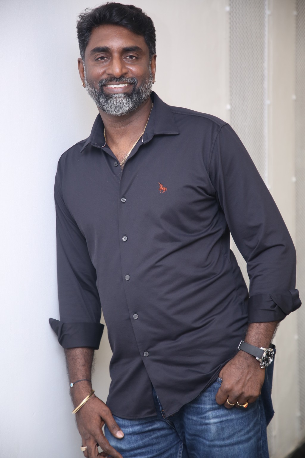 KK Senthil Kumar proves that a sharp dress shirt and a confident smile can turn any corner into a runway–who knew professionalism could look this effortlessly stylish and fun!