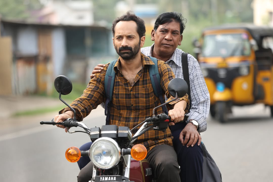 Official still: Fahadh Faasil rides a Yamaha bike with Vadivelu as the pillion.