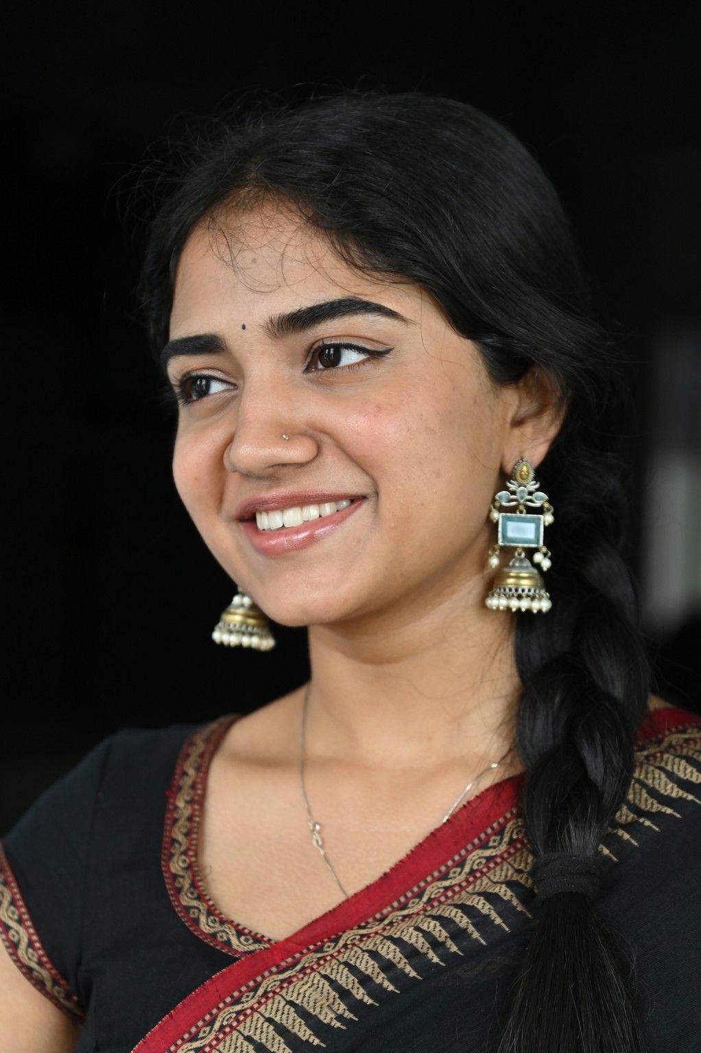 Malavika Manoj embodies effortless elegance, blending classic charm with a modern edge–her smile is as striking as her style, and those earrings look like they’ve got secrets worth spilling