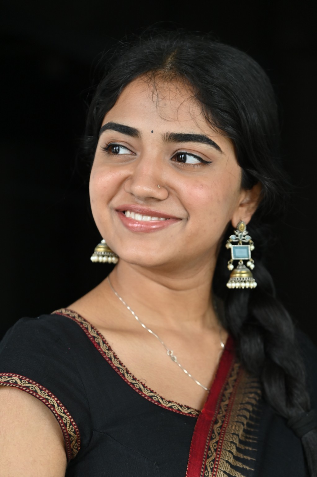 Malavika Manoj’s style is so on point, even her earrings are trying to hog the spotlight–setting fashion goals with a playful wink