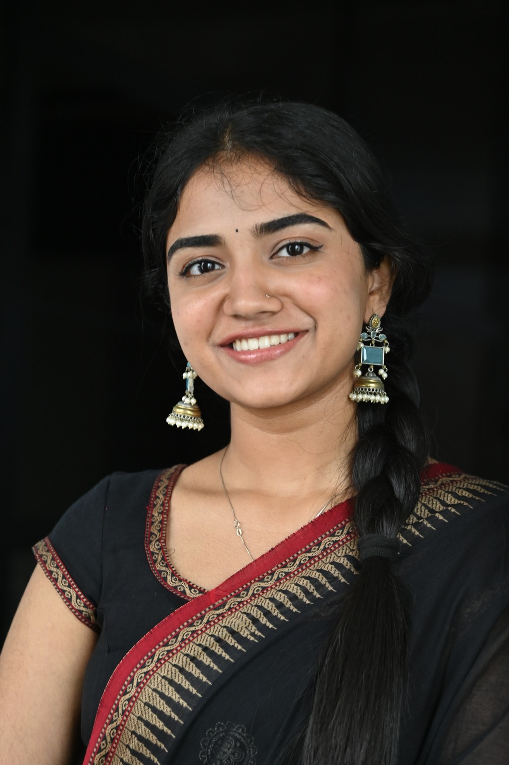 Malavika Manoj proves that a dash of tradition and a megawatt smile can light up anyone’s day–her grace is as timeless as it is delightfully cheeky