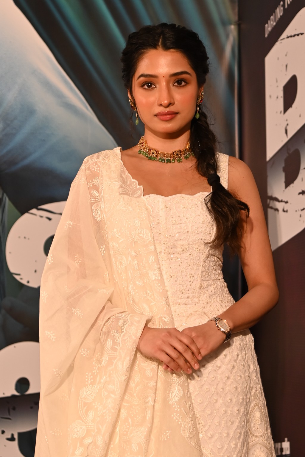 Manisha Kandkur effortlessly combines elegance with a touch of playfulness–draped in tradition, accessorized with sparkle, and ready to steal the spotlight, all while reminding us that style is timeless and humor is the best accessory!