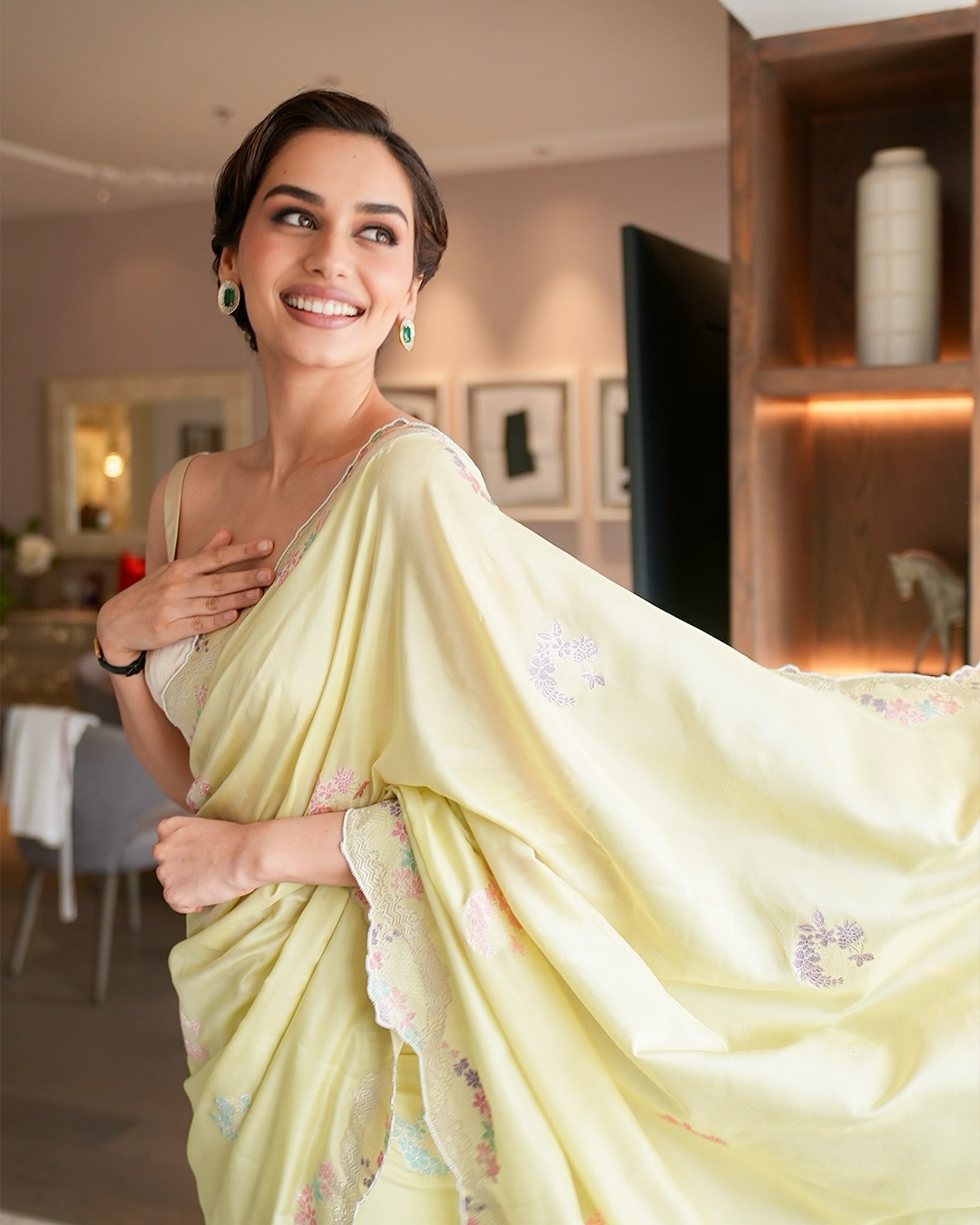Manushi Chhillar effortlessly combines royal grace with a dash of playful charm, proving that elegance and a good sense of humor are always in style!
