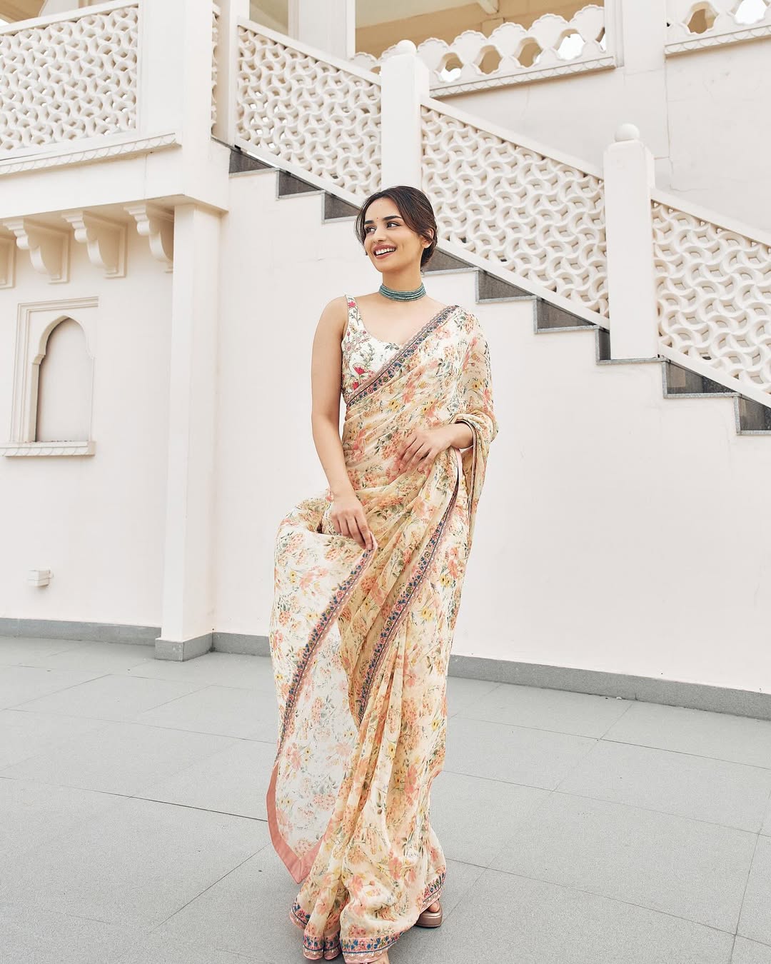 Manushi Chhillar effortlessly blends tradition with a twist of modern flair–proof that classic style and a sparkling smile are the best accessories!