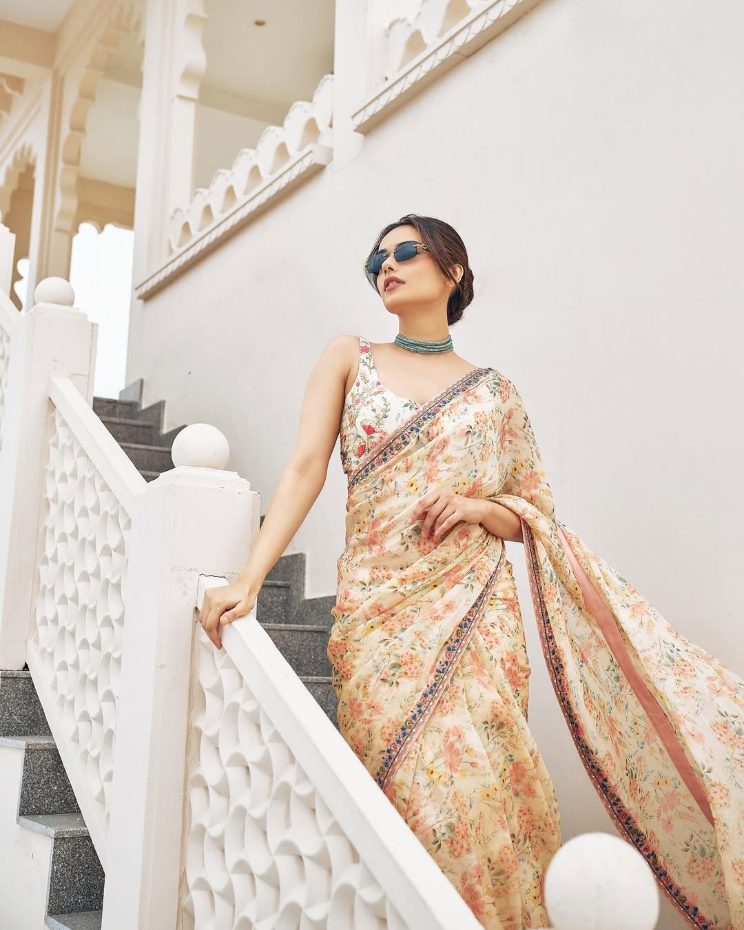 Manushi Chhillar effortlessly turns a traditional saree into a statement of modern elegance–proof that with the right attitude, you can strut your style from staircase to spotlight!