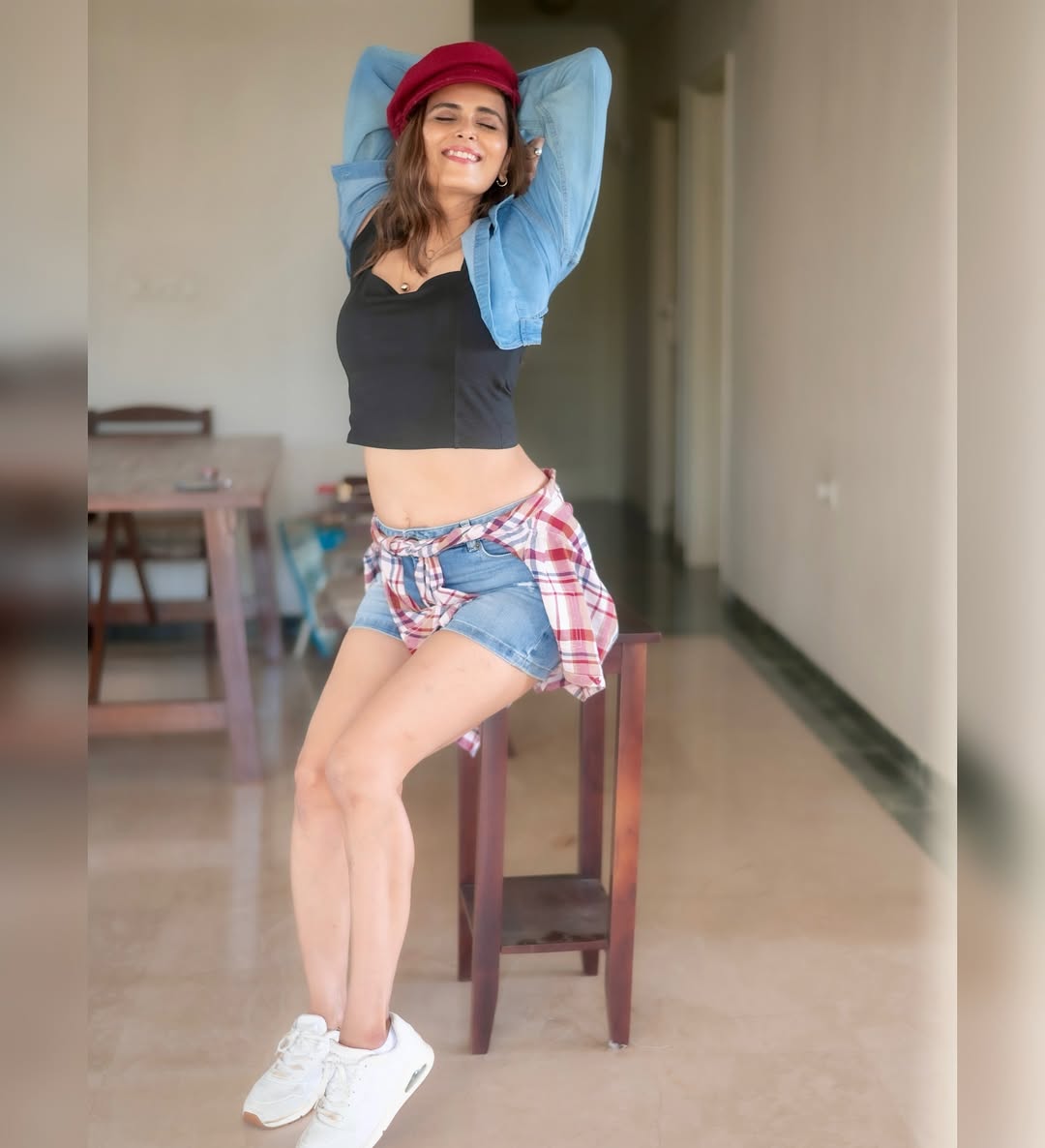 Meenakshi Dixit effortlessly blends casual comfort with a playful edge–proof that a little flair and a lot of confidence can turn any space into a runway!