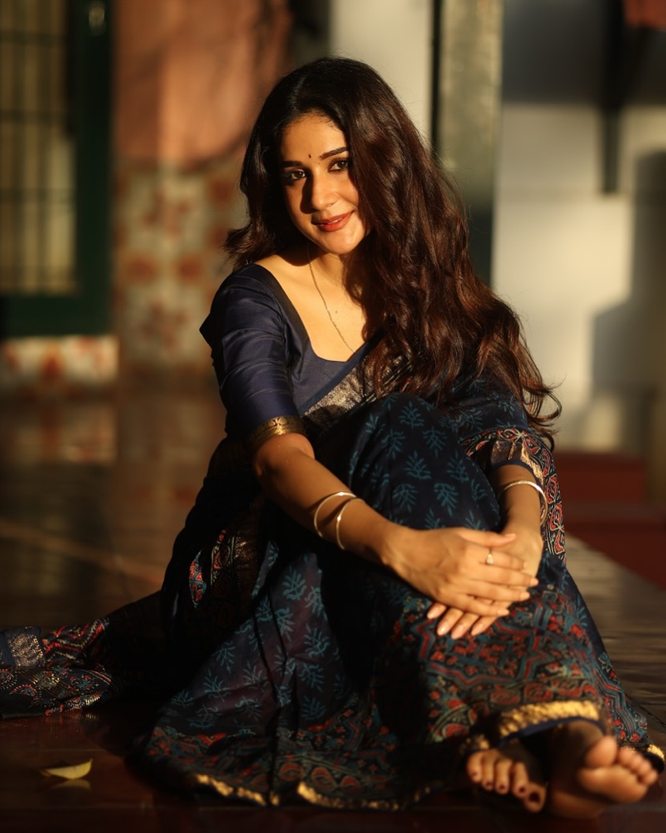 Rabiya Khatoon exudes timeless elegance in traditional attire, effortlessly blending grace with a touch of mischief–proof that style is her favorite accessory!