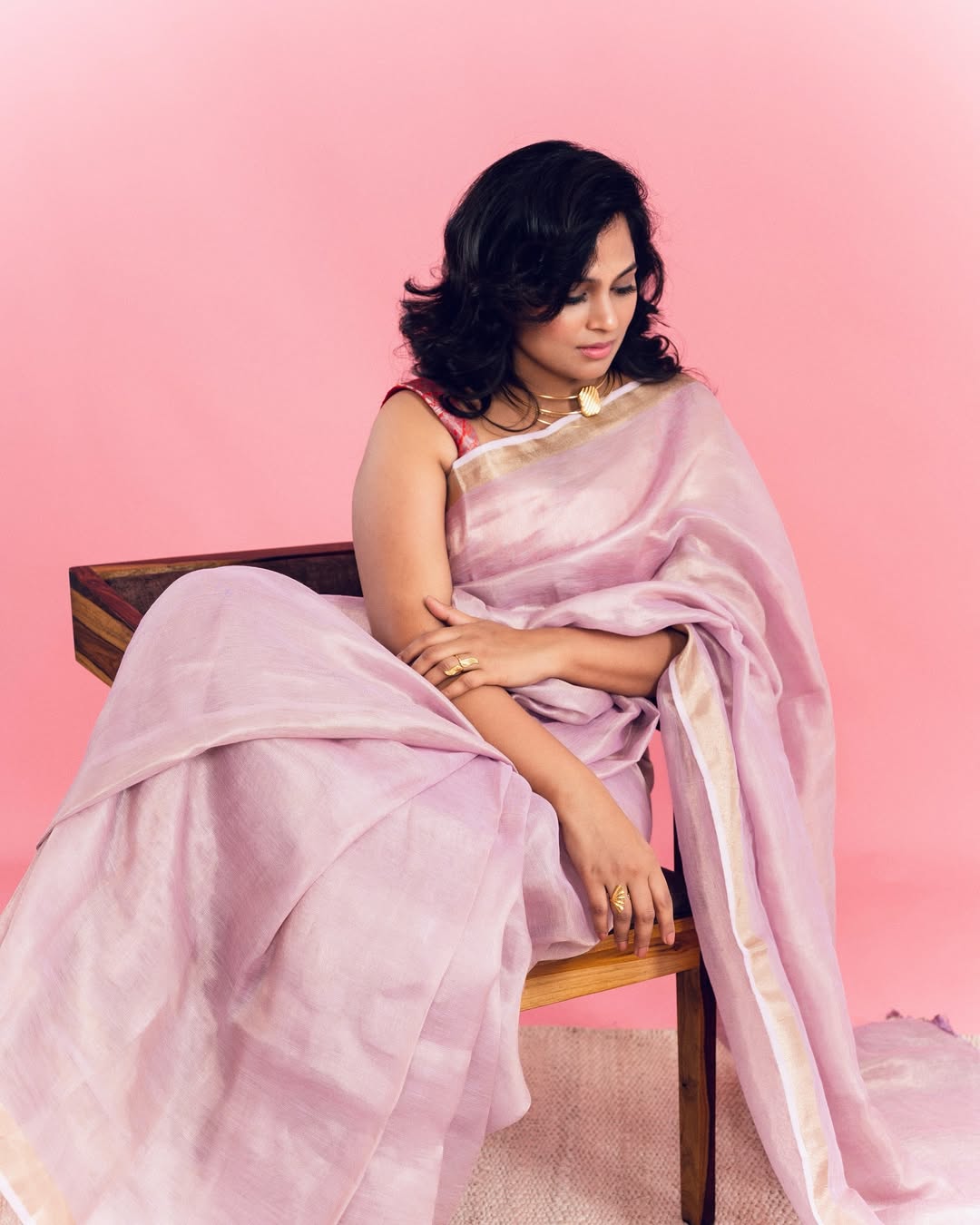 Ramya Pandian in pink, like a sunset wrapped in silk with a side of sass–turns out elegance can absolutely flaunt a fabulous attitude