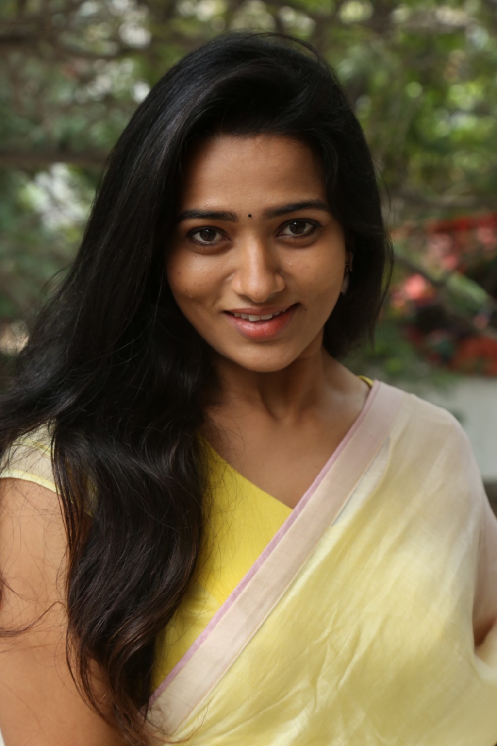 Rekha Nirosha effortlessly combines traditional charm with modern elegance, proving that a radiant smile and a splash of yellow can brighten any scene–and maybe even steal the spotlight from the greenery!