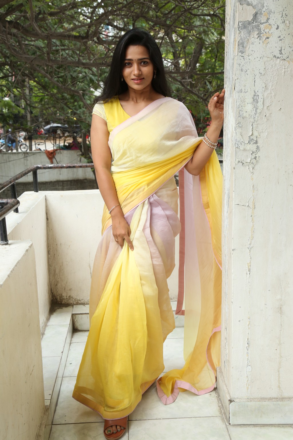 Rekha Nirosha radiates timeless elegance and a splash of sunshine, proving that a classic saree and a confident smile are the perfect formulas for stealing the spotlight with style and humor.
