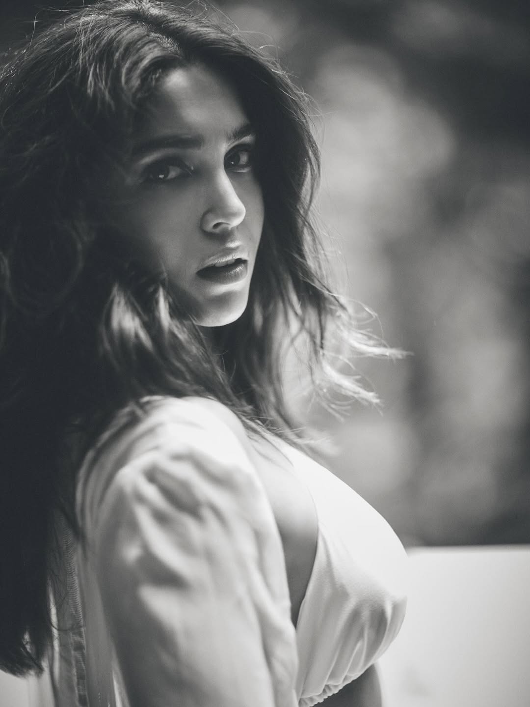 Sharvari’s fierce gaze and effortless flair look straight out of a classic black-and-white film–only with a modern wink that says, “who needs Technicolor to steal the show?”