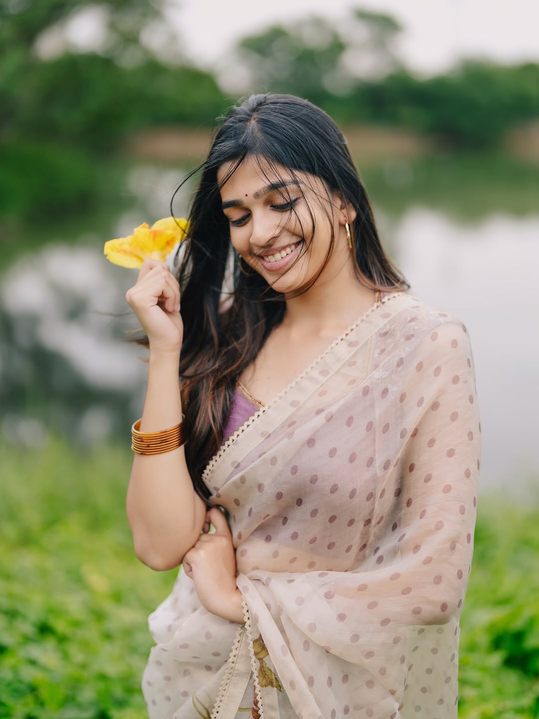 Ananthika Sanilkumar elegant in traditional sunny look