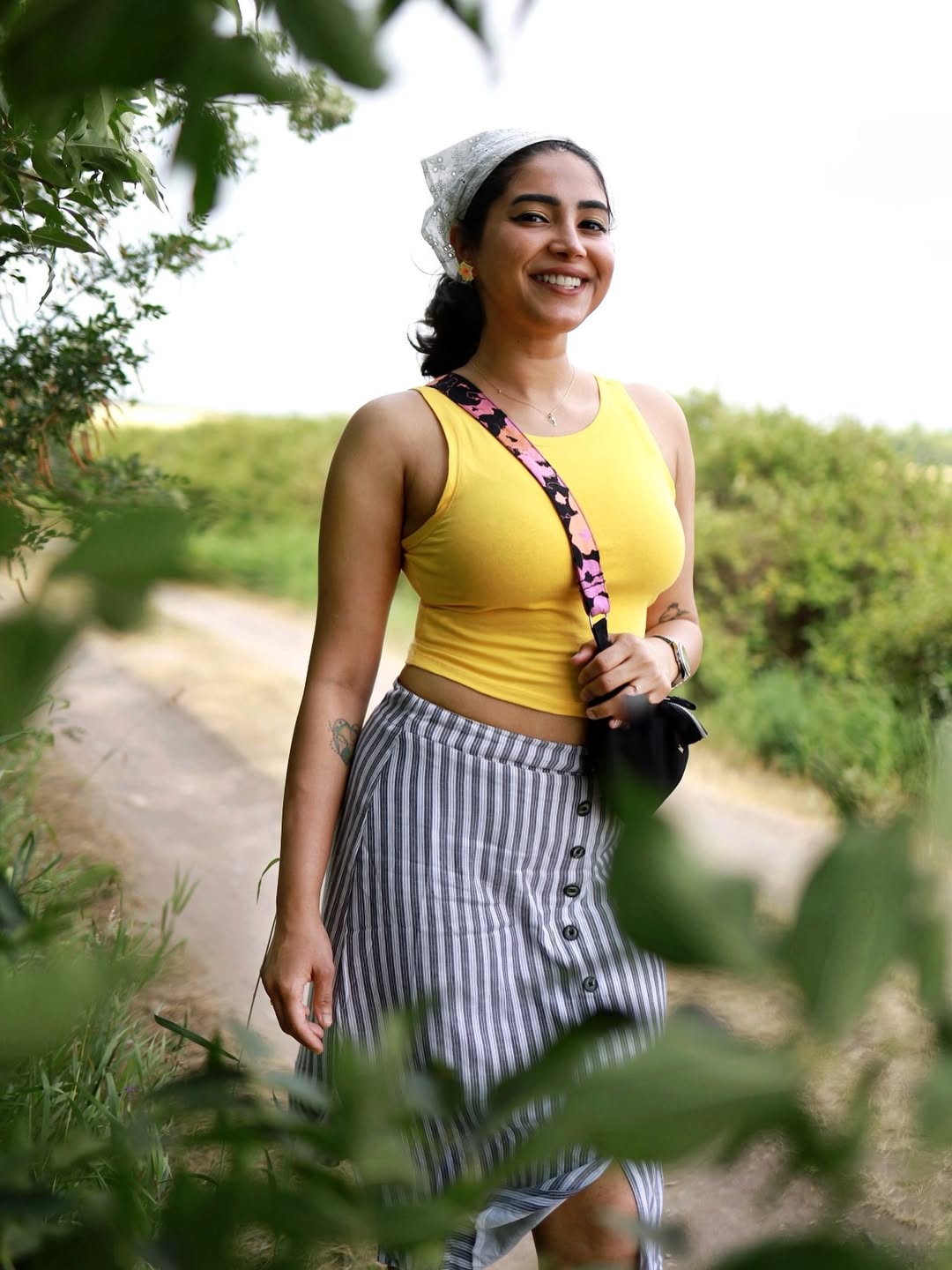 Ameya Mathew masters the art of effortless summer chic–bright, bold, and ready to turn any outdoor stroll into a runway!