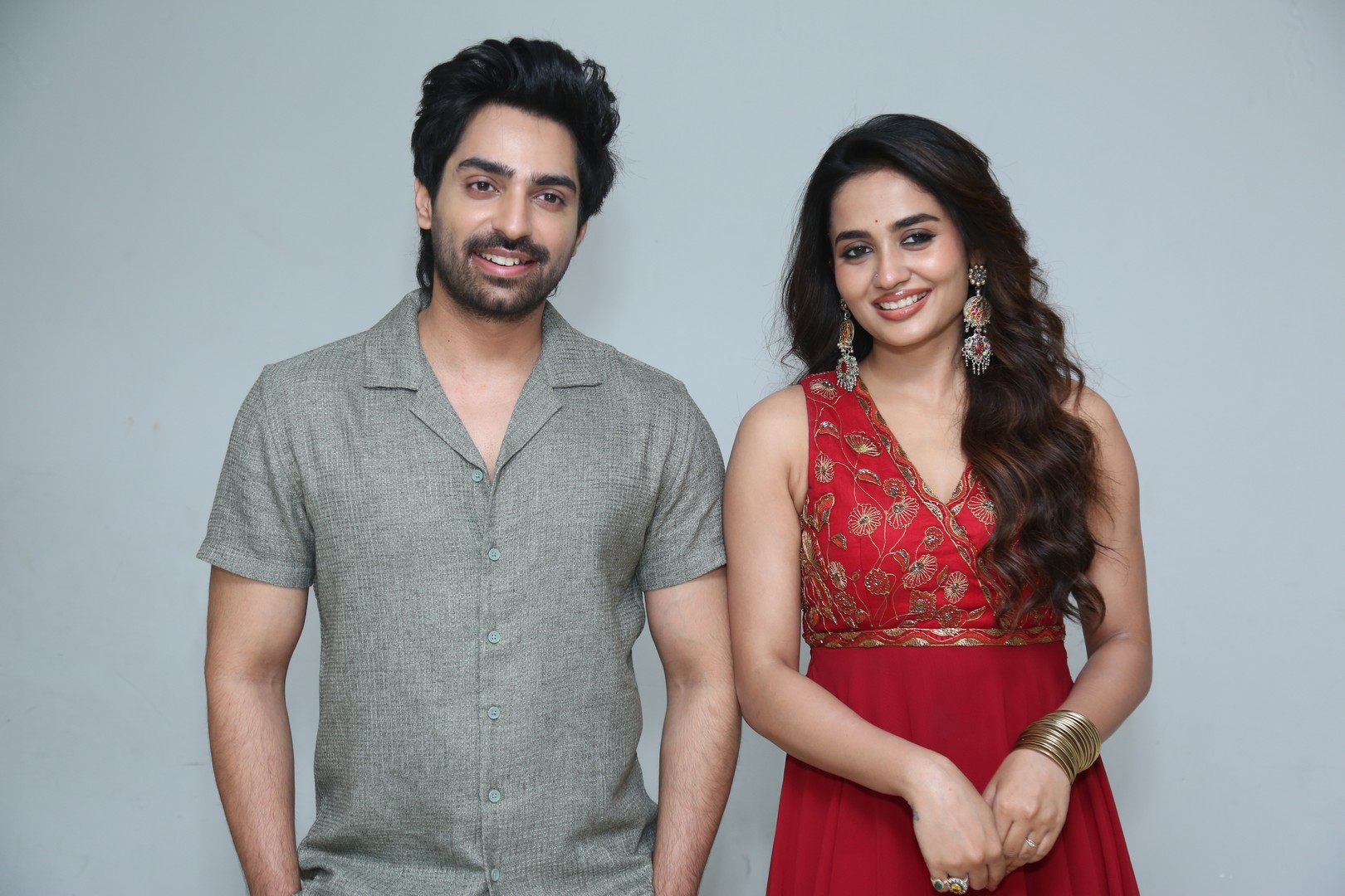 Lead pair posing together for cameras