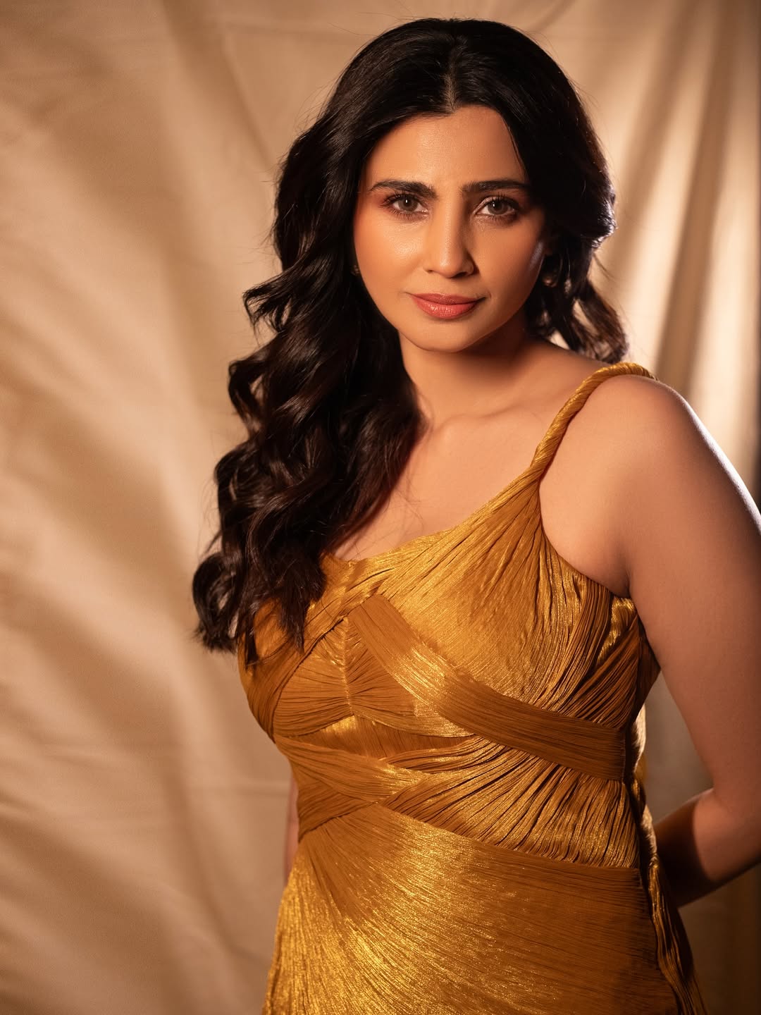 daisy shah sexy photo