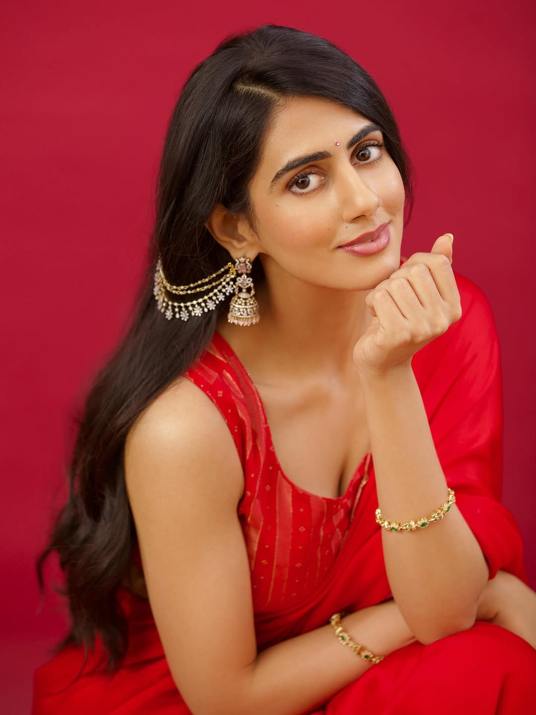 Gehna Sippy bold red style with sparkling elegance