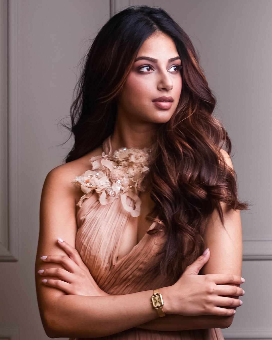 Harnaaz Kaur Sandhu exudes timeless elegance with a touch of playful glamour–proof that style and wit look stunning when they go hand in hand.