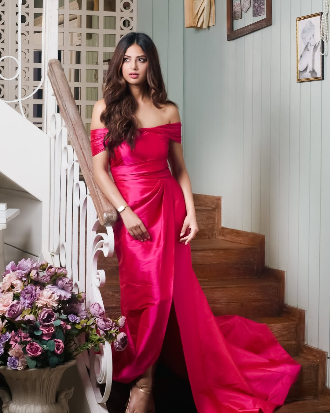 Harnaaz Kaur Sandhu showcases that red carpet glamour is best served with a side of confident style and a dash of playful sophistication.