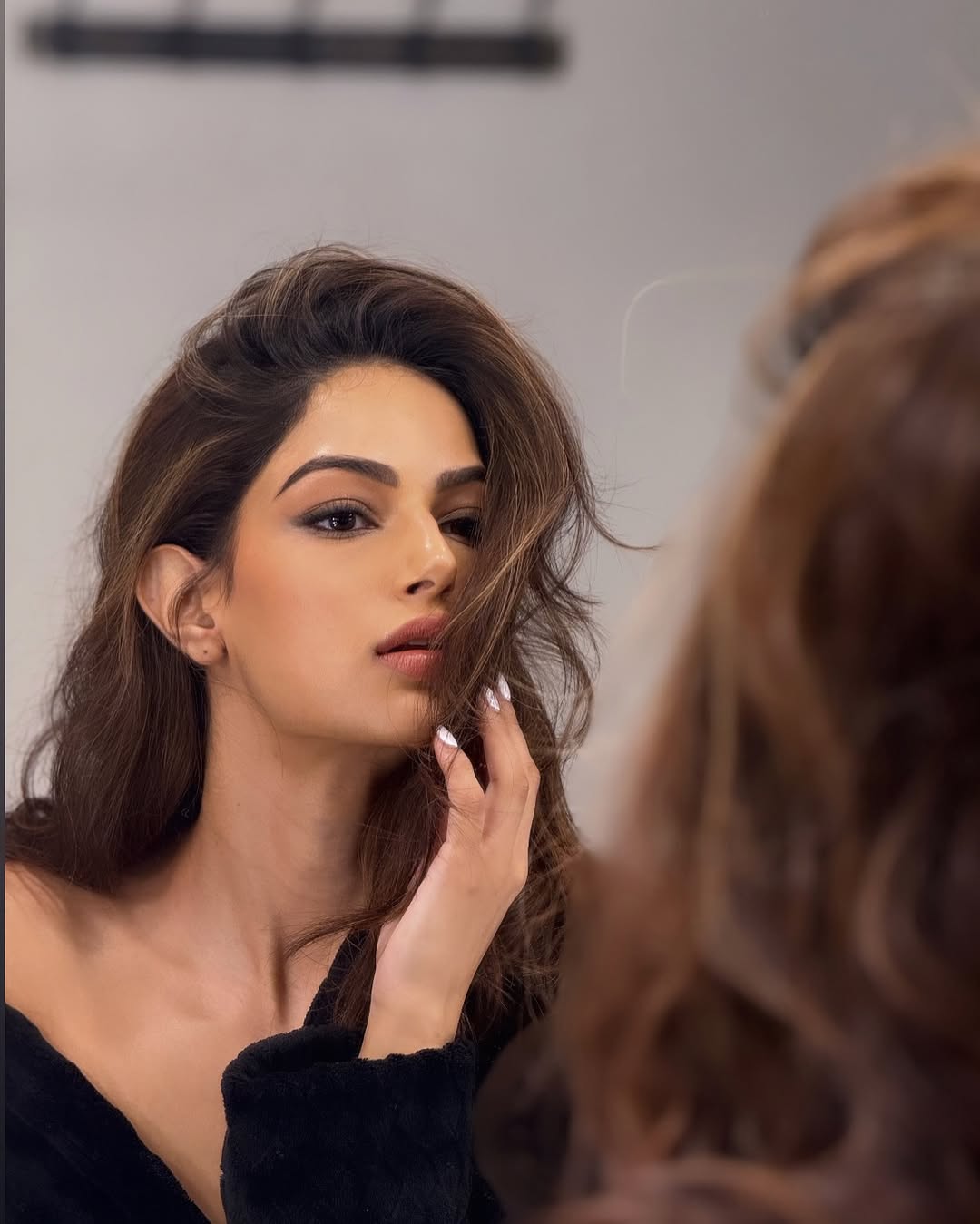 Harnaaz Kaur Sandhu's poised elegance proves that even in candid moments, her style and smile steal the show–no face blur needed to see she's effortlessly stunning.